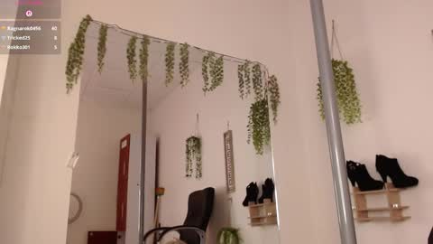 paolagh_ online show from February 5, 7:00 am