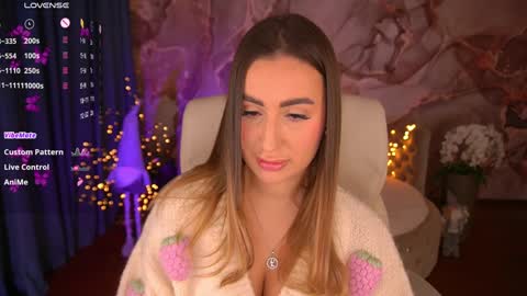 Snapshot of paolamola chatting on December 7, 3:52 pm Lia online show from December 7, 3:52 pm