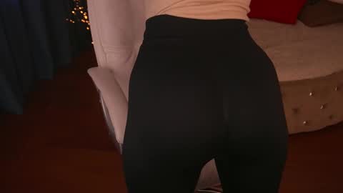 Snapshot of paolamola chatting on March 9, 2:21 pm Lia online show from March 9, 2:21 pm