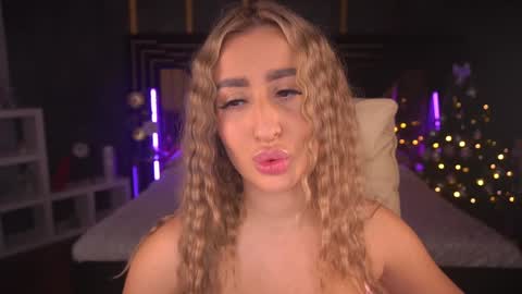 Snapshot of paolamola chatting on January 3, 3:12 pm Lia online show from January 3, 3:12 pm