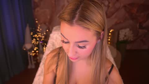 Snapshot of paolamola chatting on January 17, 7:41 am Lia online show from January 17, 7:41 am