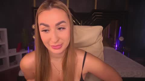 Snapshot of paolamola chatting on January 19, 8:29 am Lia online show from January 19, 8:29 am