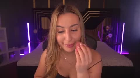 Snapshot of paolamola chatting on February 27, 9:54 am Lia online show from February 27, 9:54 am