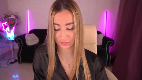 Snapshot of paolamola chatting on March 8, 3:22 pm Lia online show from March 8, 3:22 pm