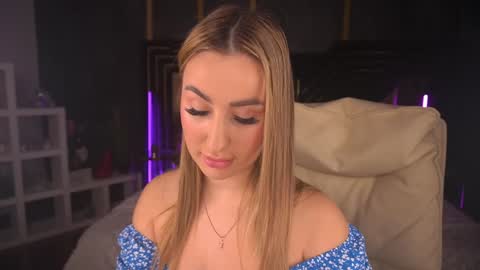 Snapshot of paolamola chatting on February 1, 4:11 pm Lia online show from February 1, 4:11 pm