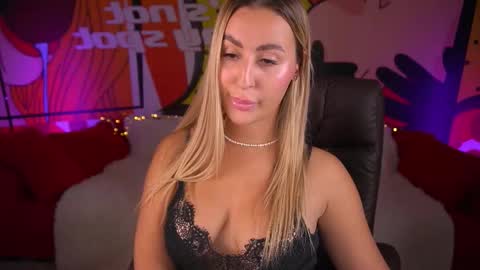 Snapshot of paolamola chatting on September 12, 4:25 pm Lia online show from September 12, 4:25 pm