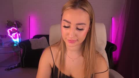 Snapshot of paolamola chatting on January 25, 2:52 pm Lia online show from January 25, 2:52 pm