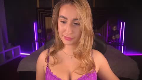 Snapshot of paolamola chatting on February 22, 4:37 pm Lia online show from February 22, 4:37 pm