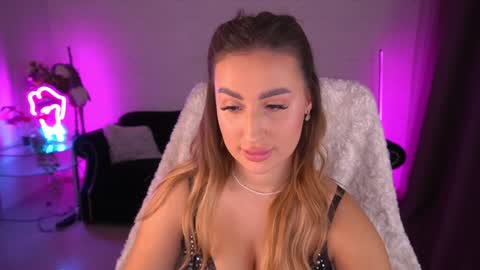 Snapshot of paolamola chatting on December 21, 10:28 am Lia online show from December 21, 10:28 am