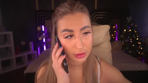 Snapshot of paolamola chatting on December 29, 8:22 am Lia online show from December 29, 8:22 am