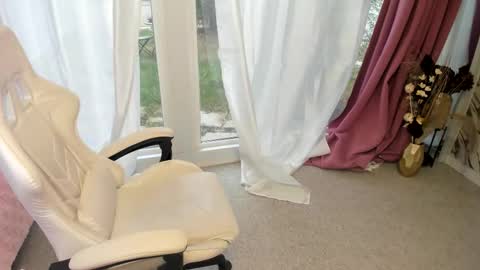 Snapshot of patriciakeys chatting on October 24, 6:53 am Patricia online show from October 24, 6:53 am