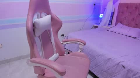 paula online show from December 3, 2:23 am