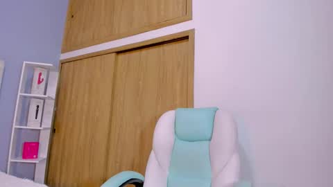 Pau online show from December 1, 7:16 pm