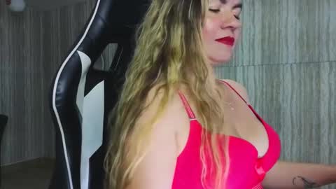 paula online show from November 15, 4:02 am