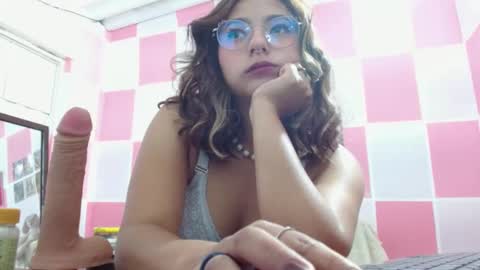 Snapshot of paulina_mosh chatting on February 11, 4:24 pm Paulina mosh online show from February 11, 4:24 pm