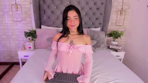 Pau online show from February 11, 1:34 pm