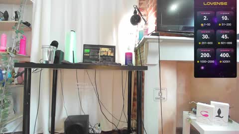 Snapshot of peachyym chatting on January 9, 11:47 am Help me to reach 200 thumbs up  online show from January 9, 11:47 am