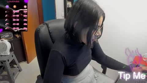 Tangerine Penaut online show from February 1, 10:30 pm