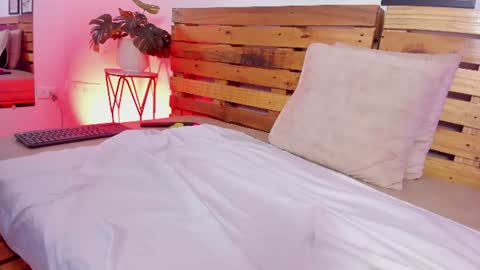 Carolina online show from June 25, 8:43 pm