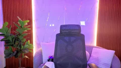 Penelope online show from December 5, 7:59 pm