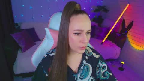 Dia  online show from November 15, 4:19 pm