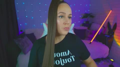 Dia  online show from September 15, 7:54 pm