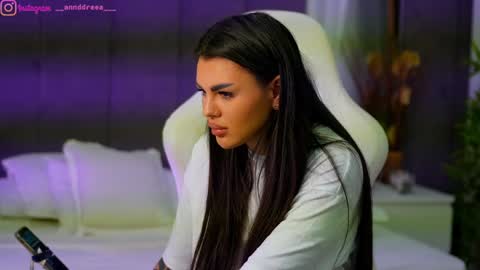 Dee online show from October 6, 3:40 pm