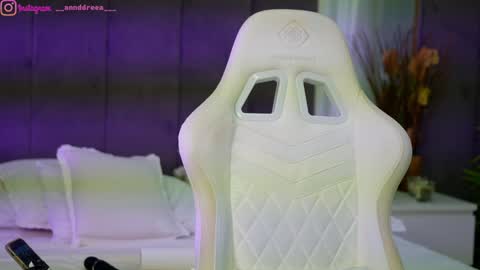 Dee online show from October 13, 2:20 pm