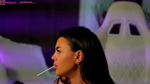 Dee online show from September 12, 3:19 pm