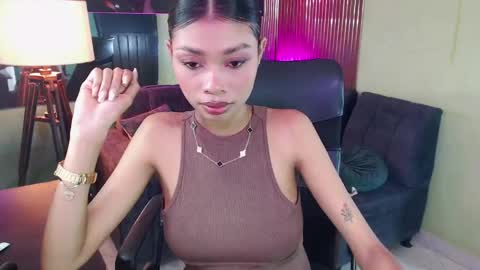 Perla online show from April 18, 2:30 pm