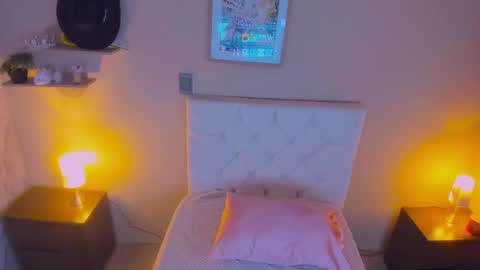 Marie online show from April 14, 11:10 am