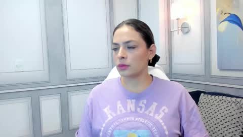 Mia online show from February 19, 10:26 am