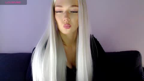 Snapshot of pervyblonde chatting on January 2, 12:24 pm Isabella online show from January 2, 12:24 pm