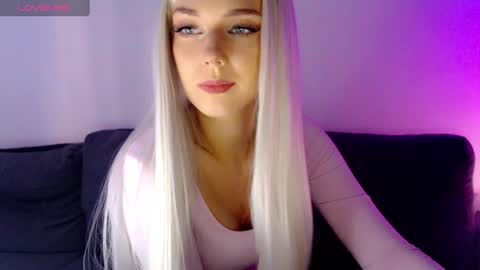 Snapshot of pervyblonde chatting on December 13, 7:59 am Isabella online show from December 13, 7:59 am