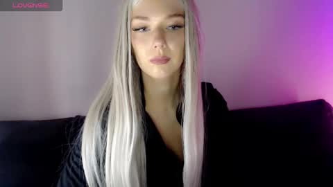 Snapshot of pervyblonde chatting on September 27, 12:01 pm Isabella online show from September 27, 12:01 pm