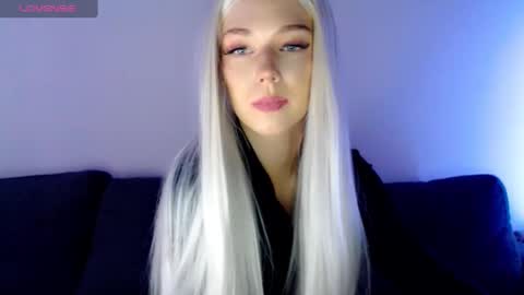 Snapshot of pervyblonde chatting on January 12, 11:50 am Isabella online show from January 12, 11:50 am