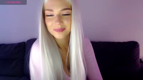 Snapshot of pervyblonde chatting on December 18, 12:07 pm Isabella online show from December 18, 12:07 pm