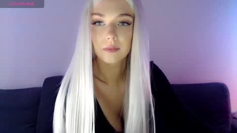 Snapshot of pervyblonde chatting on February 4, 9:28 am Isabella online show from February 4, 9:28 am