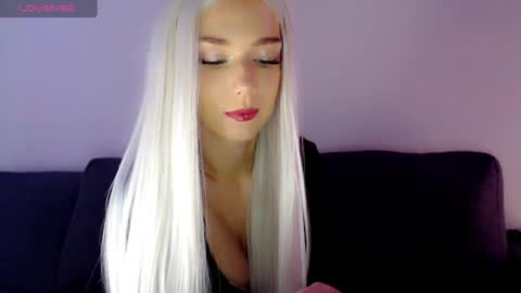 Snapshot of pervyblonde chatting on December 29, 10:23 am Isabella online show from December 29, 10:23 am