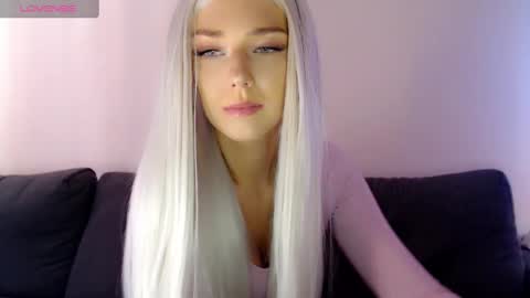 Snapshot of pervyblonde chatting on February 21, 9:56 am Isabella online show from February 21, 9:56 am