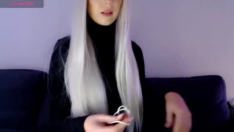 Snapshot of pervyblonde chatting on January 4, 9:00 am Isabella online show from January 4, 9:00 am