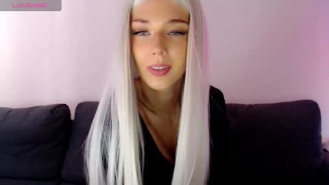 Snapshot of pervyblonde chatting on February 20, 10:16 am Isabella online show from February 20, 10:16 am