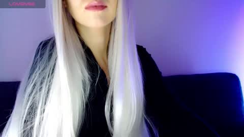 Snapshot of pervyblonde chatting on January 14, 12:03 pm Isabella online show from January 14, 12:03 pm