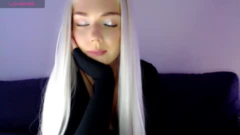 Snapshot of pervyblonde chatting on December 31, 11:42 am Isabella online show from December 31, 11:42 am