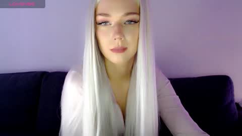 Snapshot of pervyblonde chatting on January 5, 8:54 am Isabella online show from January 5, 8:54 am