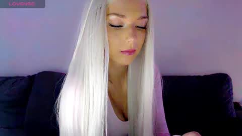 Snapshot of pervyblonde chatting on December 19, 10:34 am Isabella online show from December 19, 10:34 am