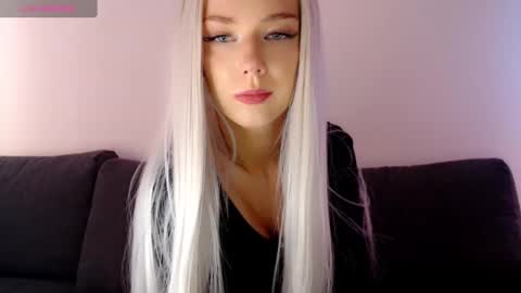 Snapshot of pervyblonde chatting on February 13, 11:28 am Isabella online show from February 13, 11:28 am