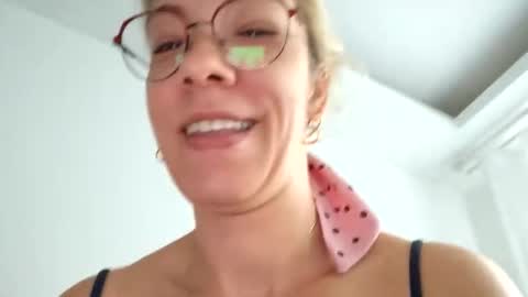 Lisa -  online show from October 26, 6:31 am