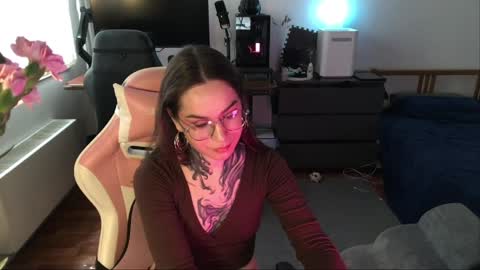 petal_dust_ online show from April 1, 2:03 pm