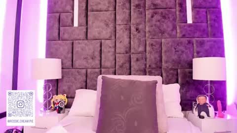 Snapshot of petit_rosseowo chatting on February 12, 4:44 pm Im Rosse but u can call me Rossie or Rosita . online show from February 12, 4:44 pm